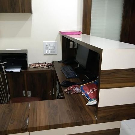 Sadguru Lodge Mumbai Bagian luar foto