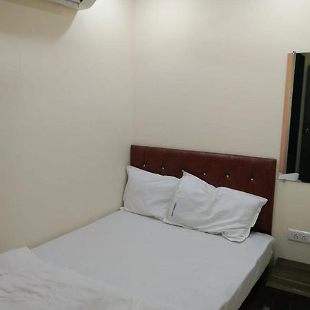 Sadguru Lodge Mumbai Bagian luar foto