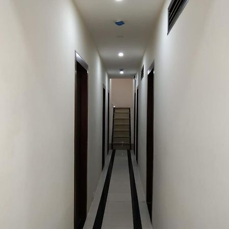 Sadguru Lodge Mumbai Bagian luar foto