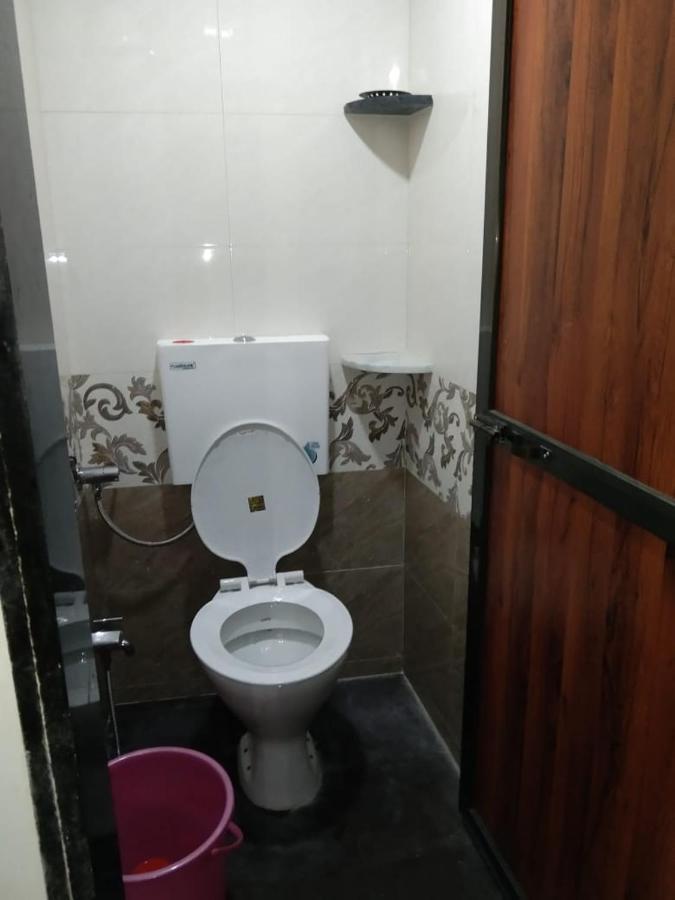 Sadguru Lodge Mumbai Bagian luar foto