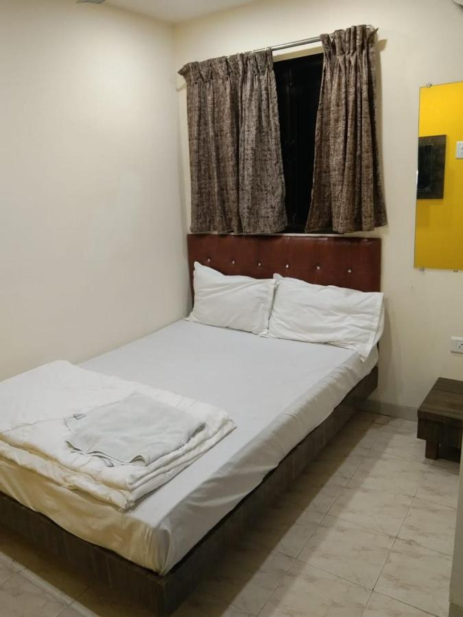 Sadguru Lodge Mumbai Bagian luar foto