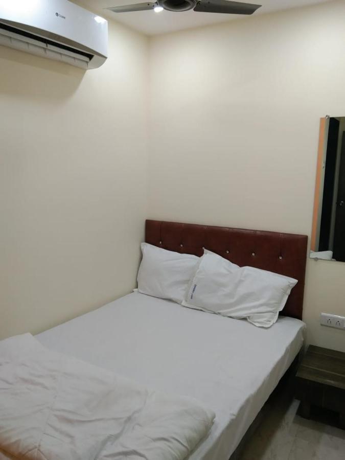 Sadguru Lodge Mumbai Bagian luar foto