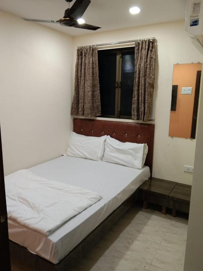 Sadguru Lodge Mumbai Bagian luar foto