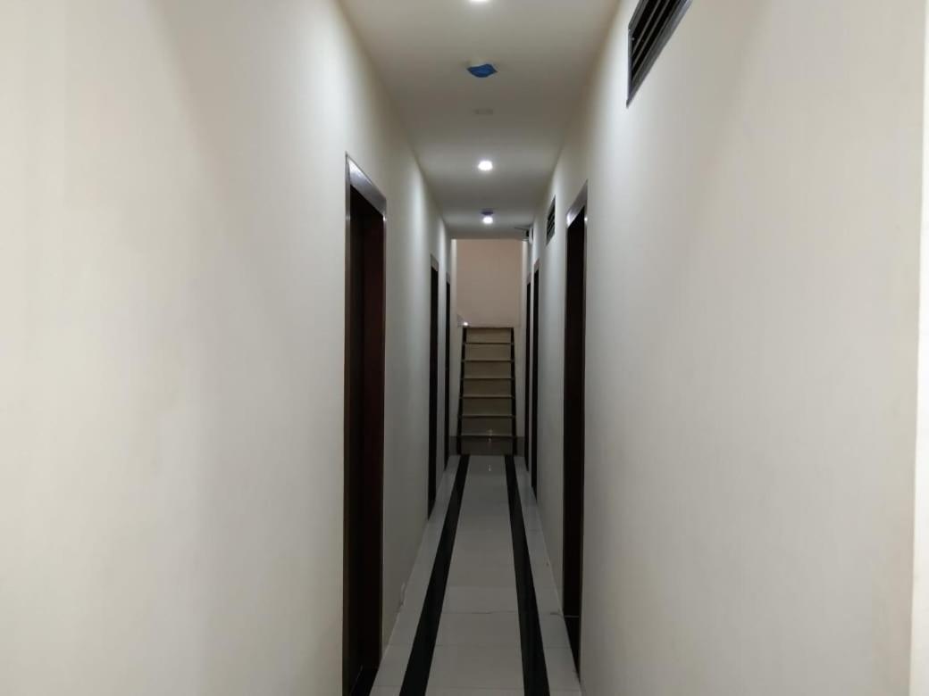 Sadguru Lodge Mumbai Bagian luar foto